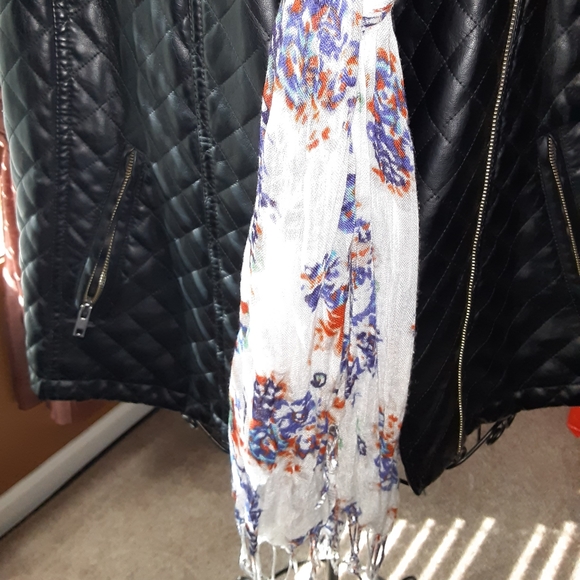 Scarf - Picture 2 of 3